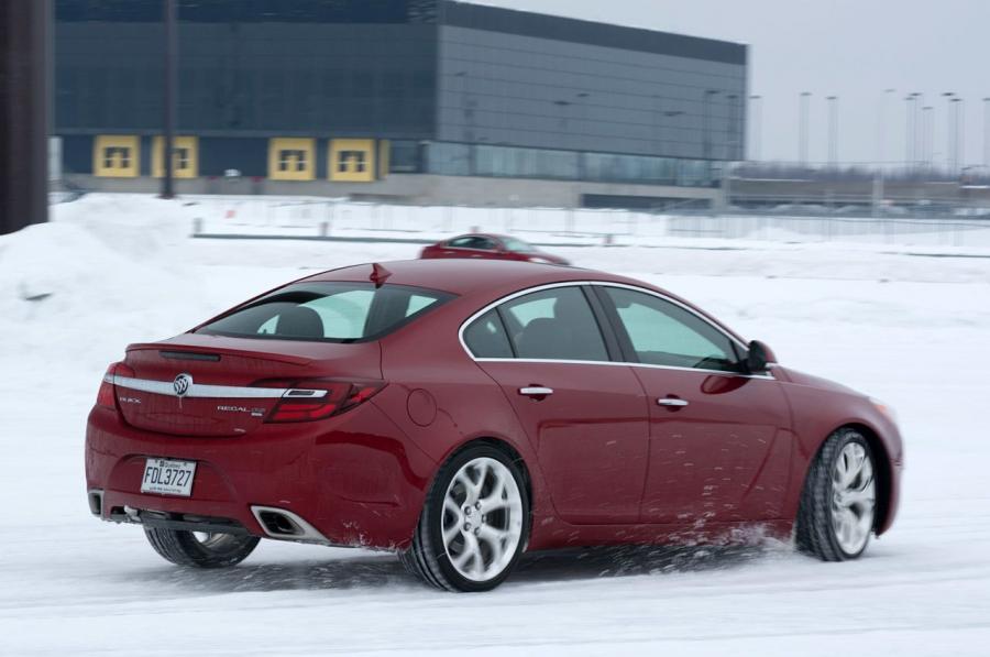  Buick Regal GS AWD 2014 года  (фото 2 из 30)